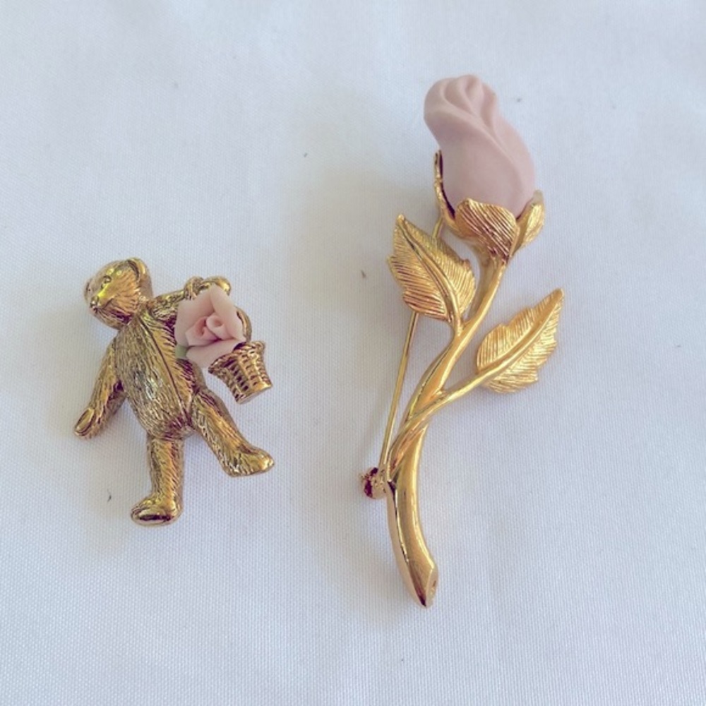 Vintage 1928 Teddy Bear Brooch Avon Rose Brooch